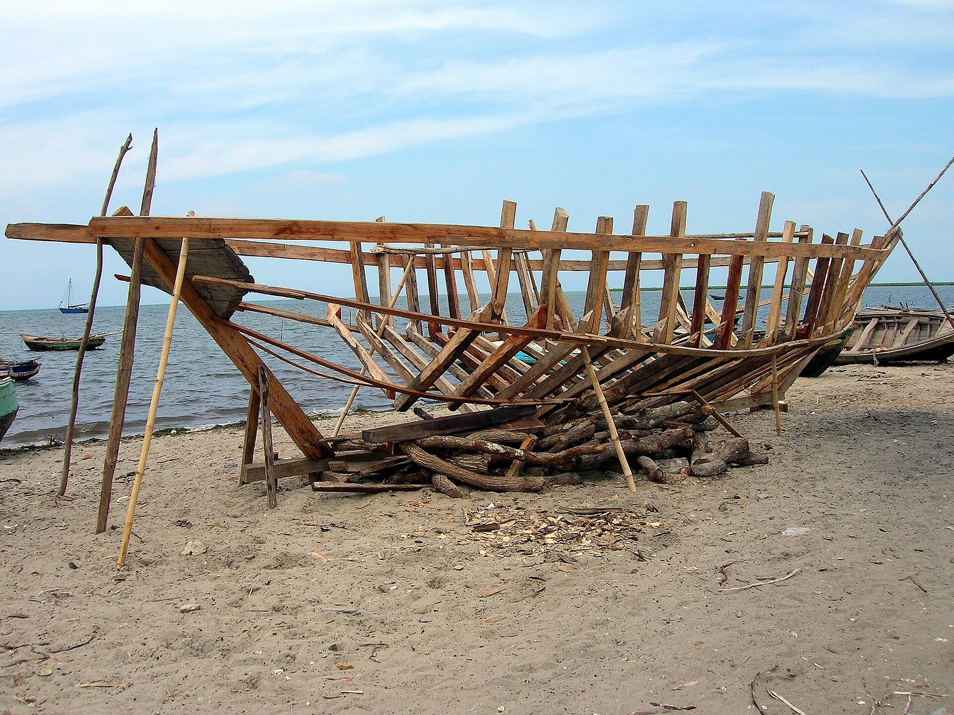 Building a fishing boat in Cap-Haïtien